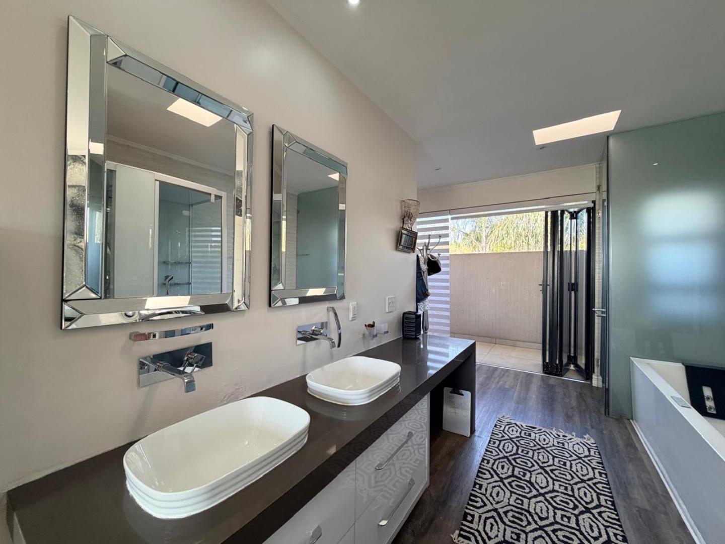 766528_297_Bushwillow_Bathroom1-3.JPG