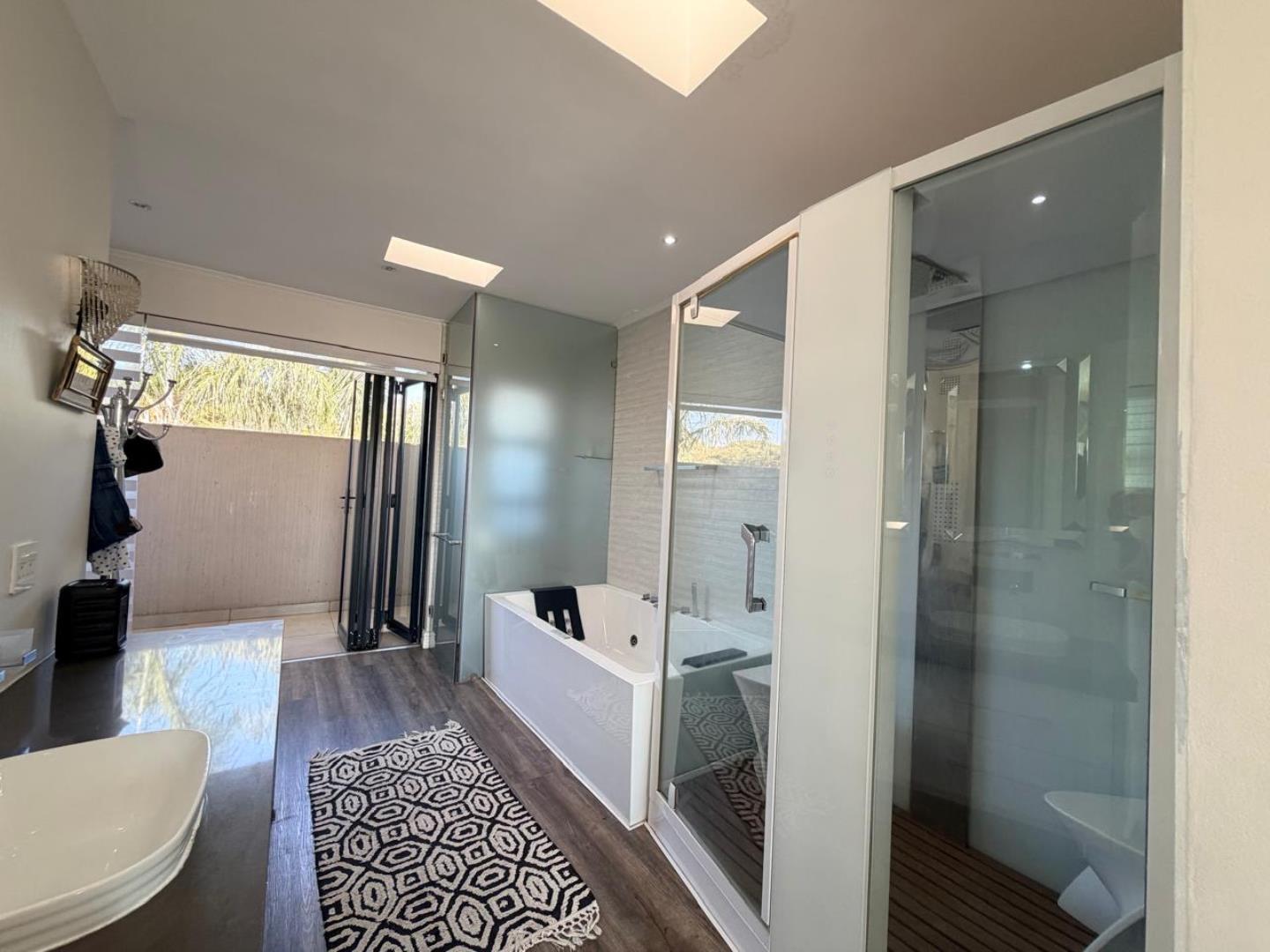 766528_297_Bushwillow_Bathroom_1-1.JPG