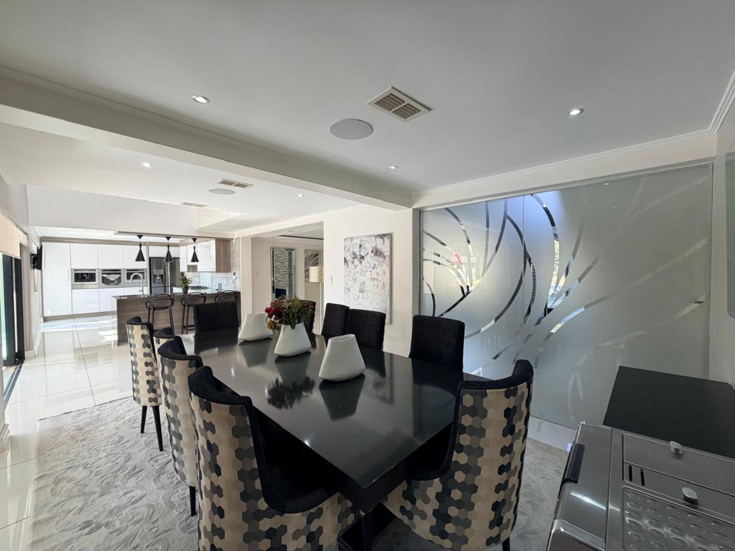 766528_297_Bushwillow_Dining.JPG
