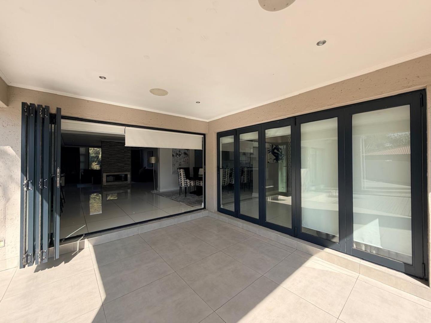 766528_297_Bushwillow_Sliding_Doors2.JPG