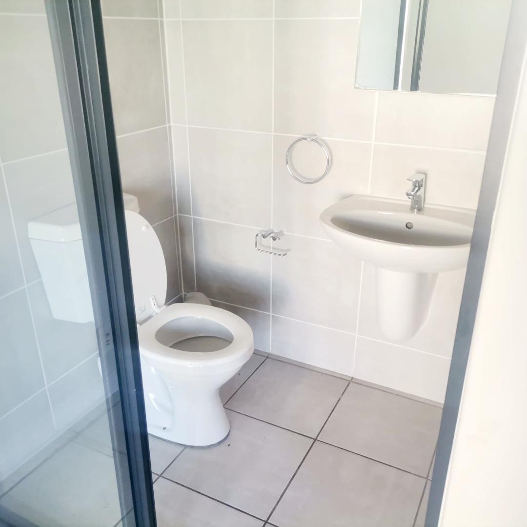 768807_493_Greenlee_Ensuite1.jpg